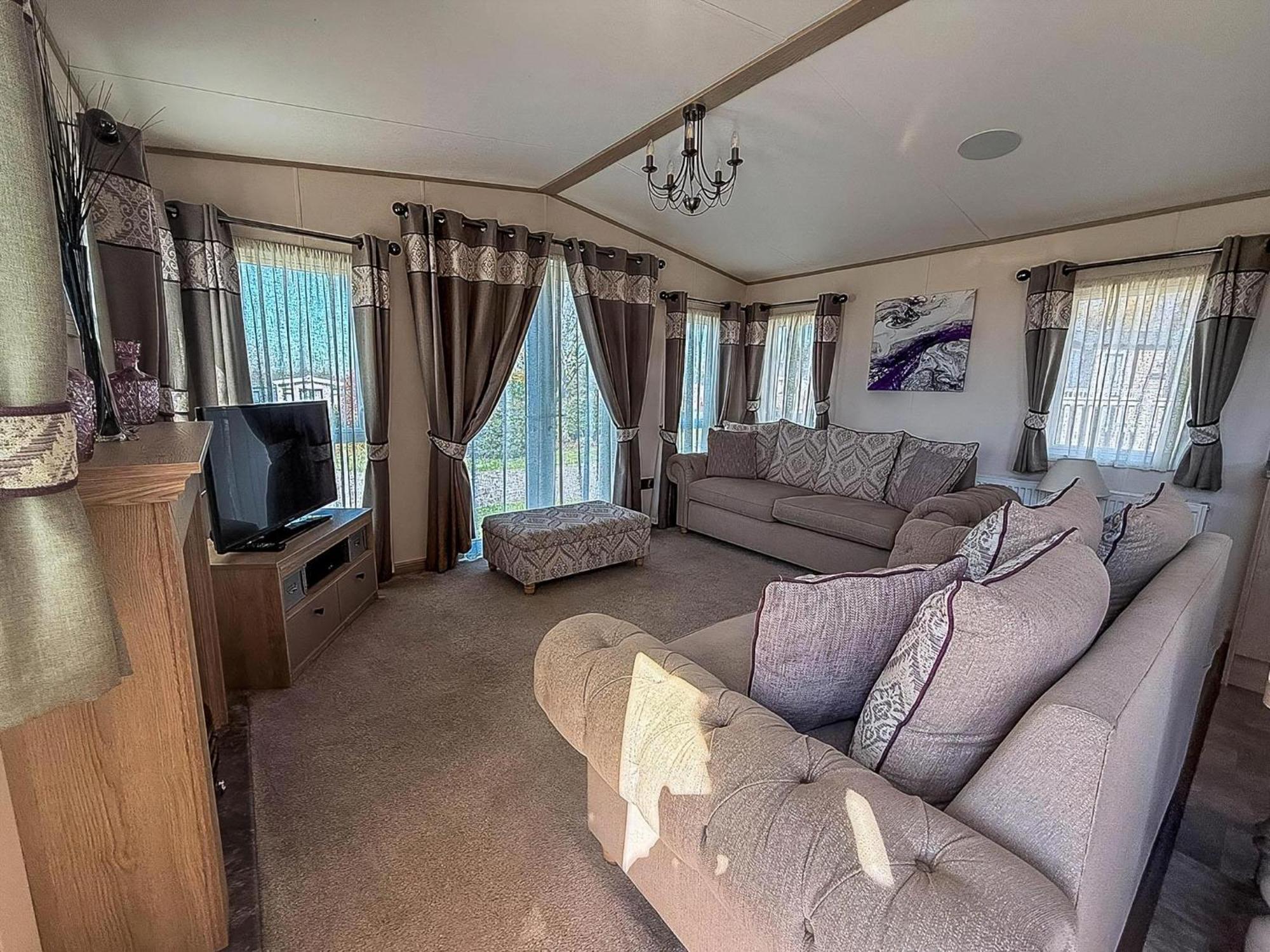 Beautiful At Manor Park In Ref 23018k Hunstanton